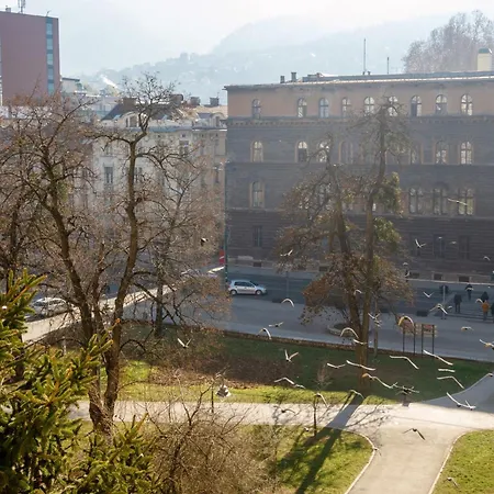 Spacious Parkfront * Sarajevo
