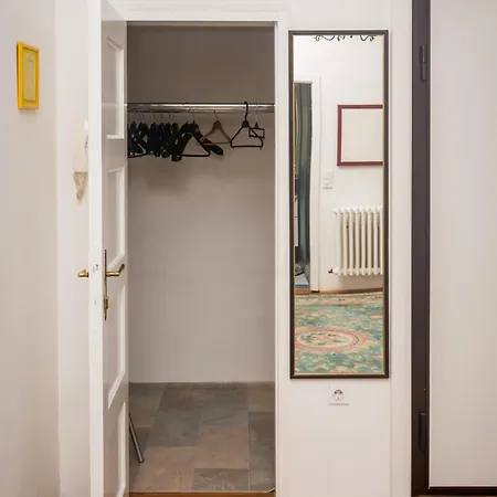 Apartment Spacious Parkfront Sarajevo