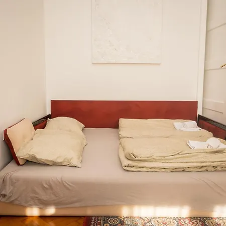 Spacious Parkfront Appartement