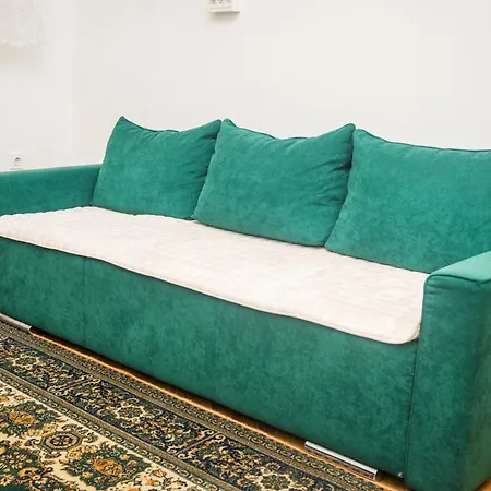 Spacious Parkfront Apartment *