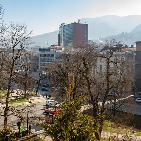 Spacious Parkfront Apartment Sarajevo