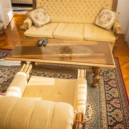 Apartment Spacious Parkfront