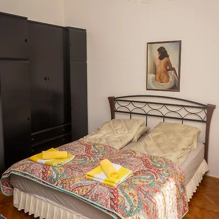 Spacious Parkfront Apartment Sarajevo