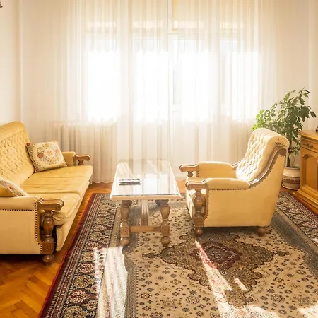 Spacious Parkfront *