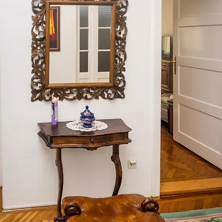 Apartment Spacious Parkfront *