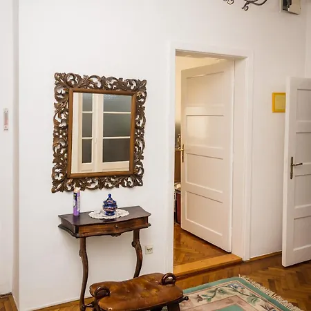 Spacious Parkfront Apartment Sarajevo